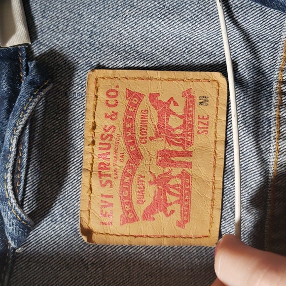 Levi's denim jean jacket. Men's medium - Picture 2 of 4